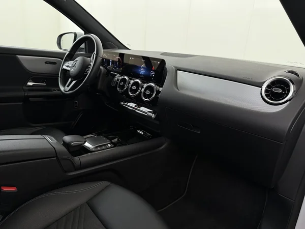 MERCEDES GLA 250 (2022) — foto 3 van 32