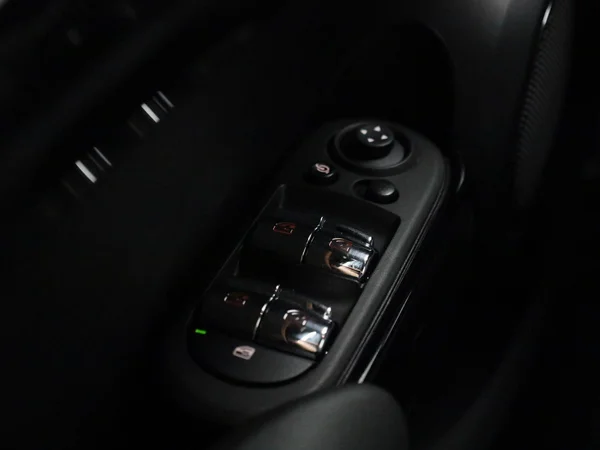 MINI One (2022) — foto 20 van 37