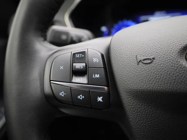 Ford Kuga (2024) — foto 9 van 39