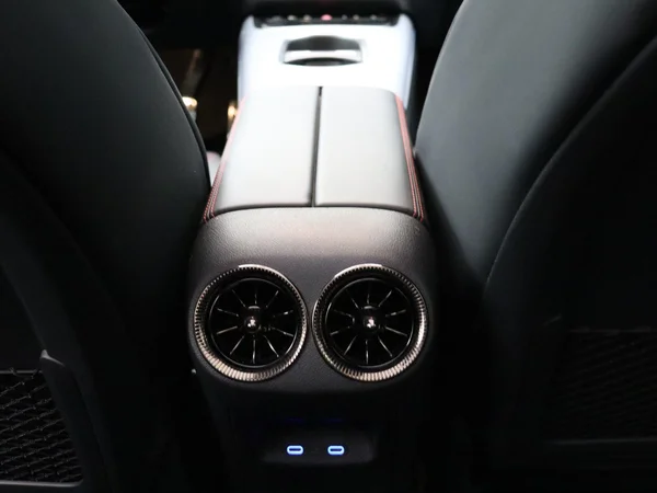 Mercedes-Benz CLA (2025) — foto 16 van 30