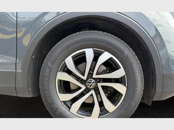 Volkswagen Tiguan (2021) — foto 25 van 27