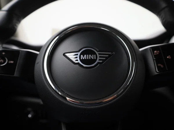 MINI One (2021) — foto 18 van 38