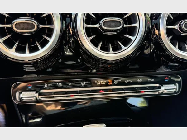 Mercedes-Benz CLA 200 (2022) — foto 15 van 23