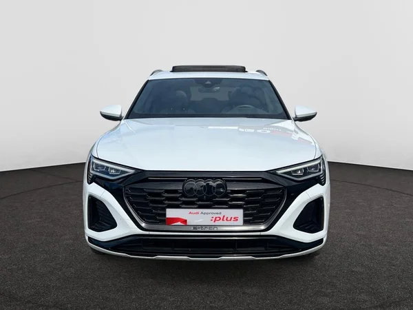 AUDI Q8 Sportback e-tron (2024) — foto 8 van 24