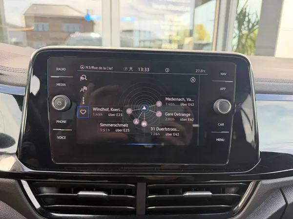 Volkswagen T-Roc (2022) — foto 9 van 24