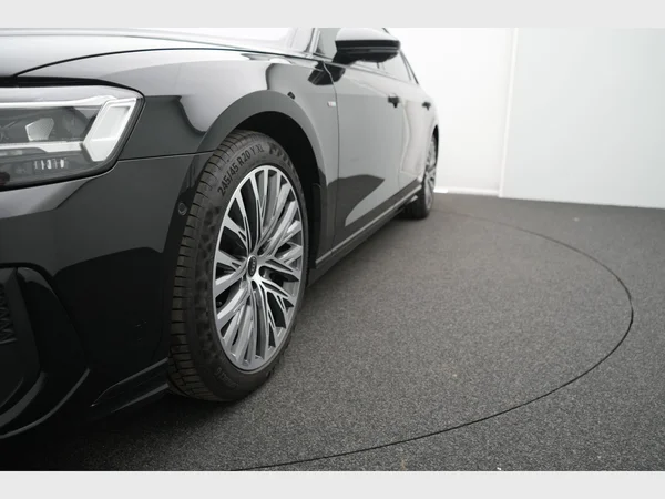 AUDI A8 Long PHEV (2024) — foto 2 van 43
