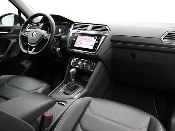 VOLKSWAGEN Tiguan (2019) — foto 16 van 22