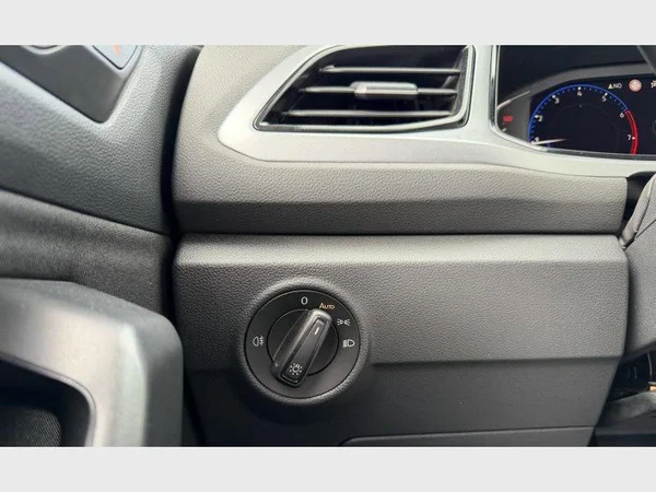Volkswagen T-Roc (2022) — foto 10 van 27