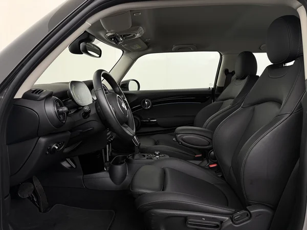 MINI Cooper SE (2023) — foto 2 van 31