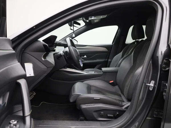 Peugeot 408 (2023) — foto 3 van 47