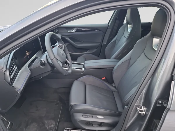 VOLKSWAGEN Passat Variant (2025) — foto 7 van 21