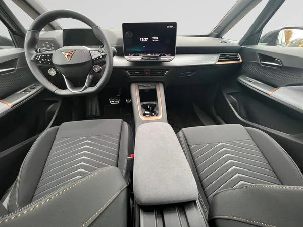 CUPRA Born (2025) — foto 11 van 24