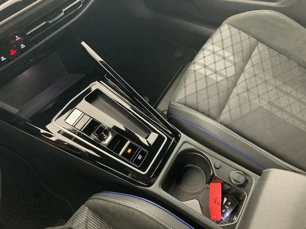 VOLKSWAGEN Golf VIII (2025) — foto 16 van 36