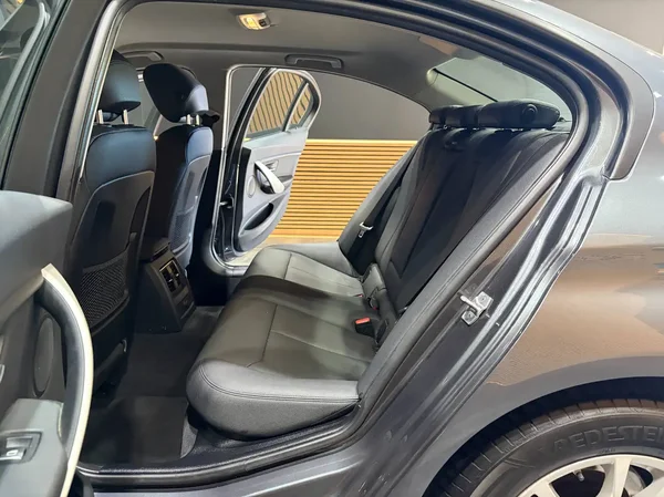 Bmw 316 (2017) — foto 11 van 24