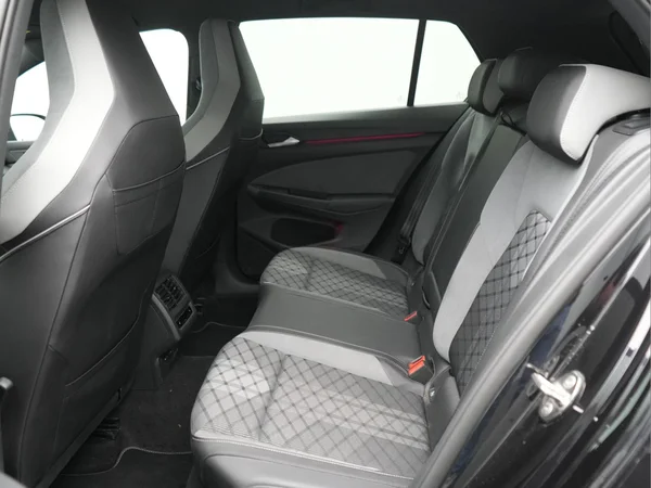 VOLKSWAGEN Golf VIII (2022) — foto 20 van 31