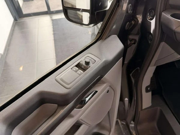Ford Tourneo Custom — foto 17 van 24