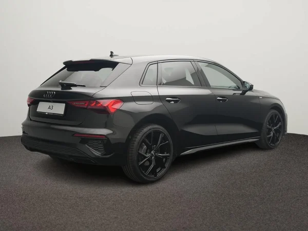 AUDI A3 Sportback (2023) — foto 3 van 10
