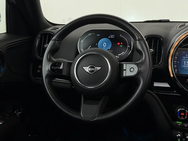 MINI Cooper SE Countryman (2021) — foto 14 van 34