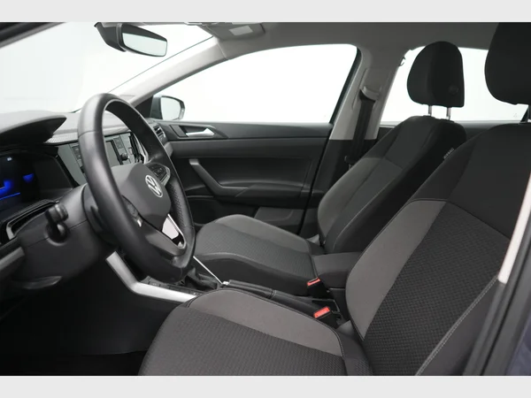 VOLKSWAGEN Polo (2023) — foto 2 van 24