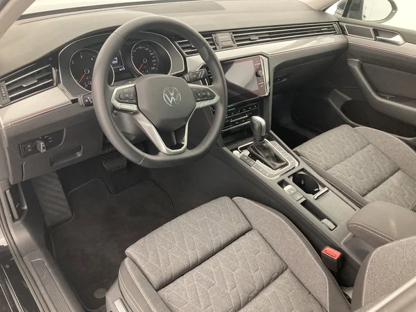 VOLKSWAGEN Passat Variant (2024) — foto 27 van 35