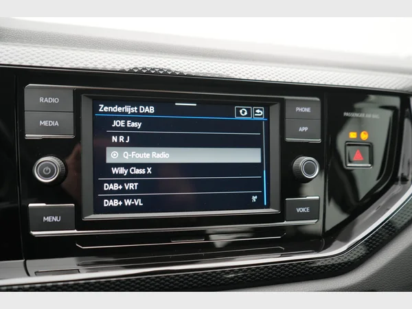 VOLKSWAGEN Polo (2023) — foto 17 van 24