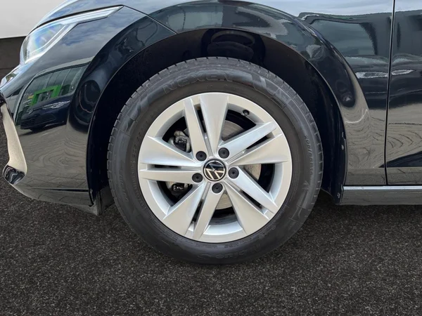VOLKSWAGEN Golf VIII SW (2024) — foto 13 van 22