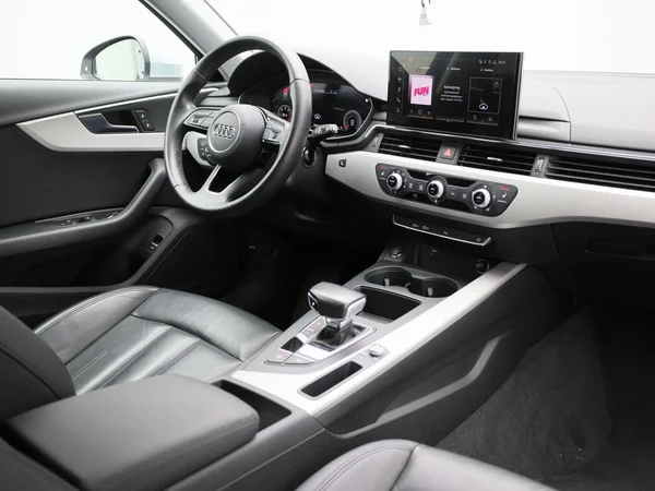Audi A4 (2023) — foto 36 van 45