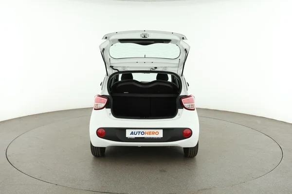 Hyundai i10 (2019) — foto 7 van 16
