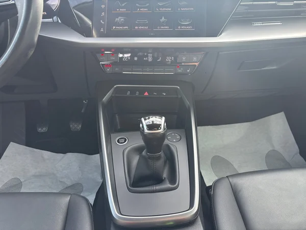 AUDI A3 Sportback (2023) — foto 2 van 15