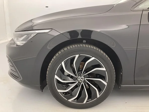 VOLKSWAGEN Golf VIII SW (2024) — foto 17 van 34