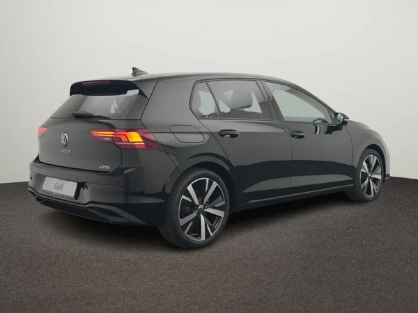 VOLKSWAGEN Golf VIII (2026) — foto 3 van 10