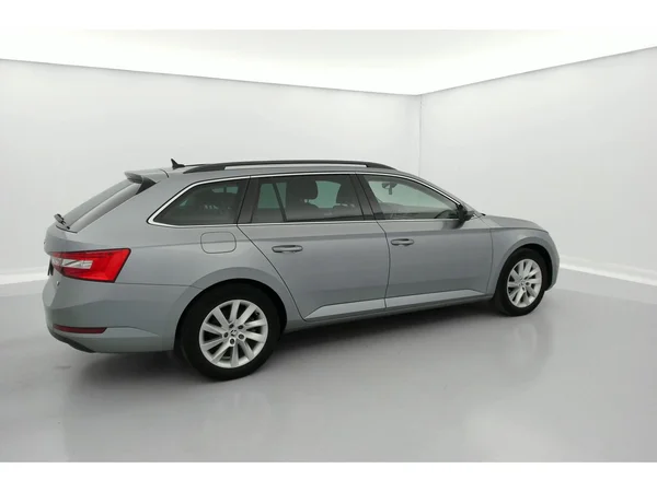 SKODA Superb SW PHEV (2020) — foto 34 van 36