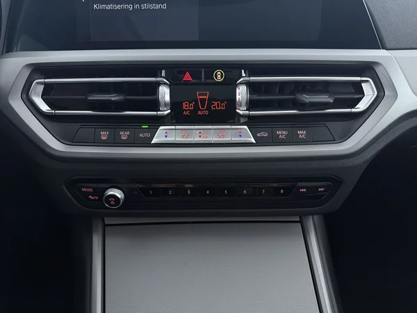 BMW 330 (2021) — foto 17 van 32