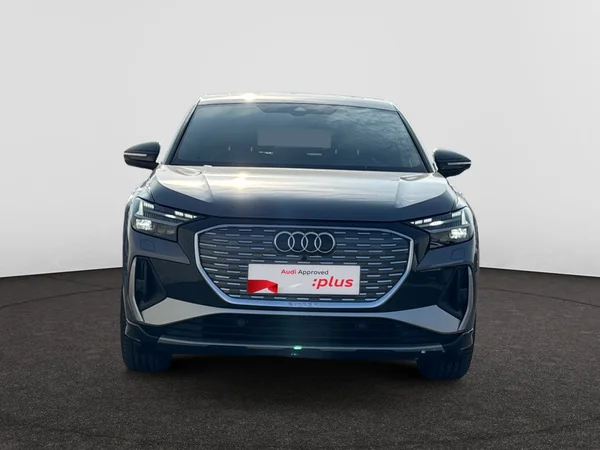 AUDI Q4 Sportback e-tron (2025) — foto 22 van 22