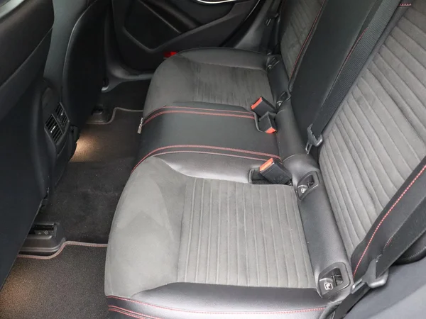Mercedes-Benz CLA (2019) — foto 9 van 26