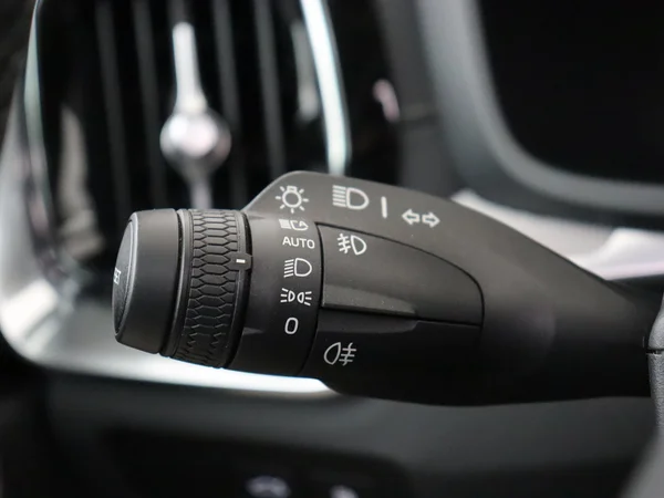 VOLVO V60 (2023) — foto 16 van 35