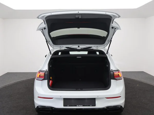VOLKSWAGEN Golf VIII (2024) — foto 13 van 22