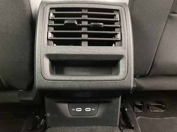 VOLKSWAGEN Golf VIII (2022) — foto 13 van 36