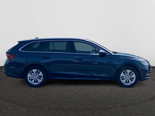SKODA Octavia Combi (2023) — foto 7 van 10
