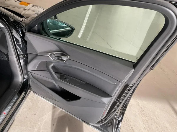 AUDI Q8 e-tron (2024) — foto 9 van 22