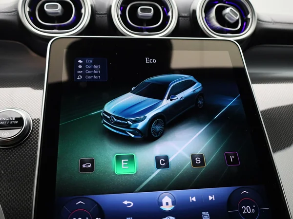 Mercedes-Benz GLC (2025) — foto 14 van 49