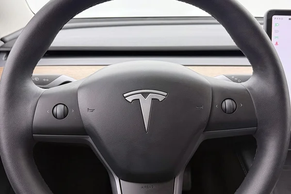 Tesla Model 3 (2023) — foto 10 van 40