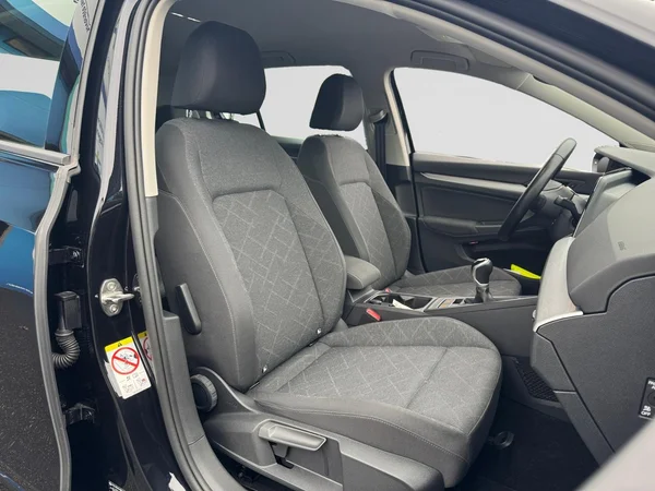 VOLKSWAGEN Golf VIII (2022) — foto 17 van 19