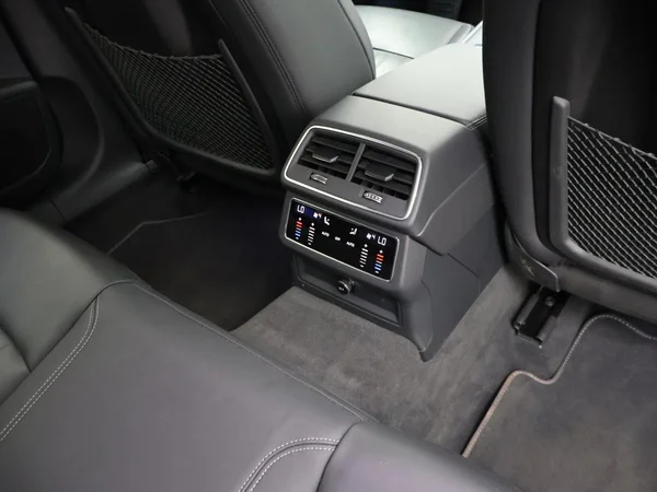 AUDI A6 Avant PHEV (2025) — foto 13 van 28