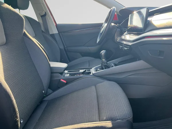 SKODA Octavia Combi (2024) — foto 3 van 17