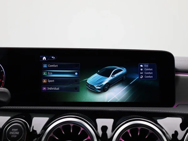 Mercedes-Benz CLA (2025) — foto 22 van 47