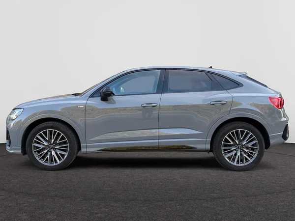 AUDI Q3 Sportback (2025) — foto 10 van 17