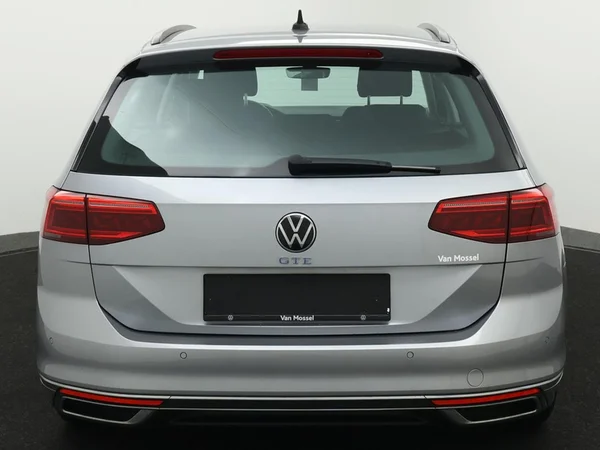 VOLKSWAGEN Passat Variant GTE (2022) — foto 23 van 31