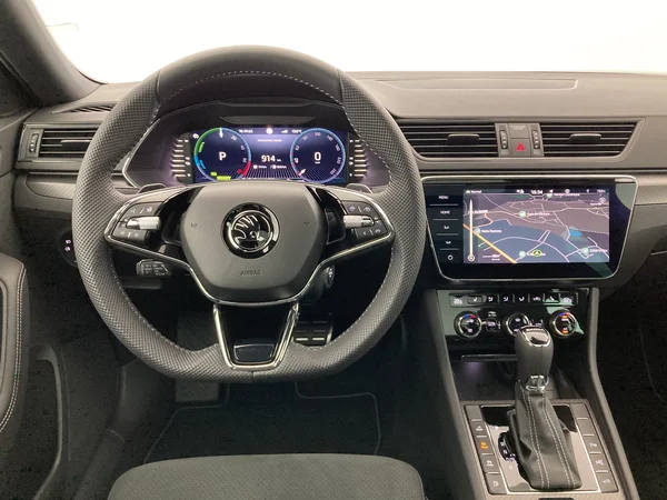 SKODA Superb Combi (2023) — foto 30 van 31