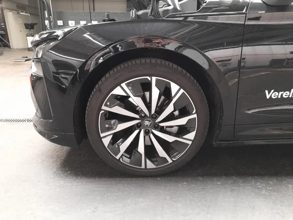 SKODA Enyaq Coupé (2025) — foto 3 van 24